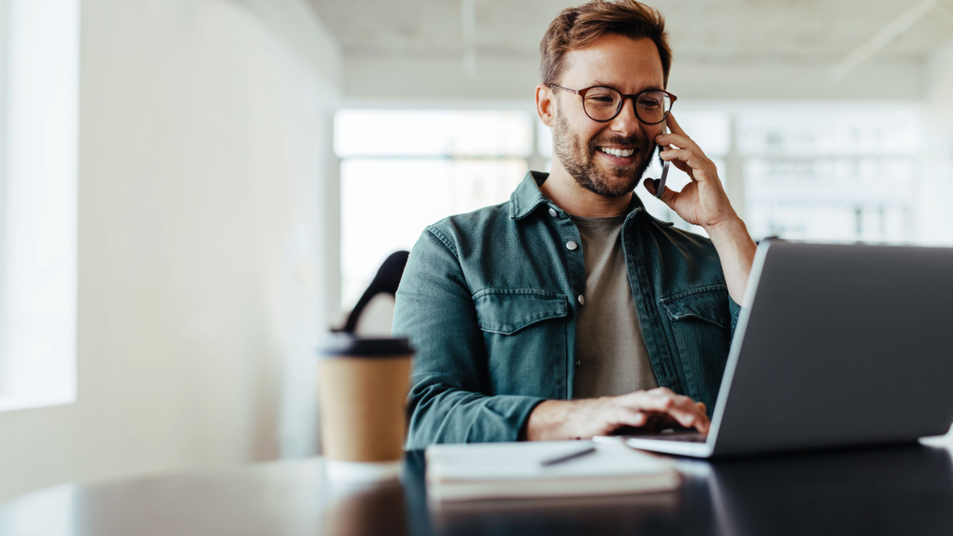 Your Essential HR Software Buying Guide With AI-Enabled Features