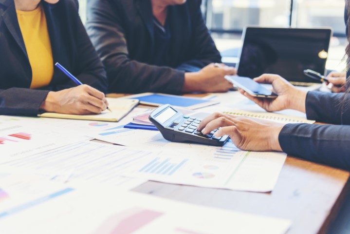 Do Risk Summaries Actually Help Investors Understand Financial Risks?