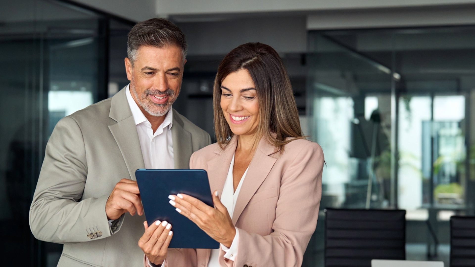 The Legal CRM Shortlist: 5 Top-Rated Tools Attorneys Actually Like